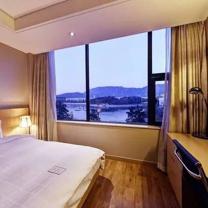 Grand Tek Büyük Yataklı Oda, Şehir Manzaralı, Göl Kenarı