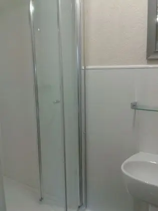 Tek Büyük Yataklı Oda, Ortak Banyo