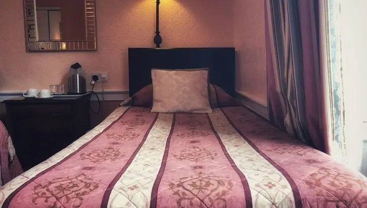 Üç Kişilik Oda, Banyolu/Duşlu