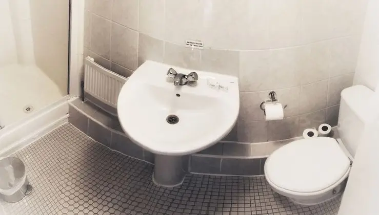 Üç Kişilik Oda, Banyolu/Duşlu