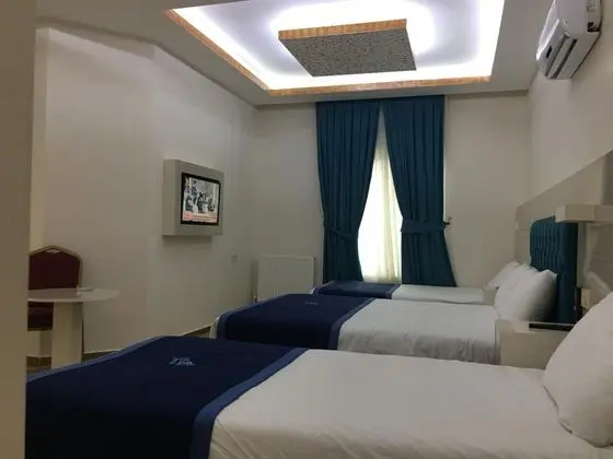 Triple, Şehir Manzaralı