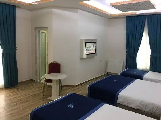 Triple, Şehir Manzaralı