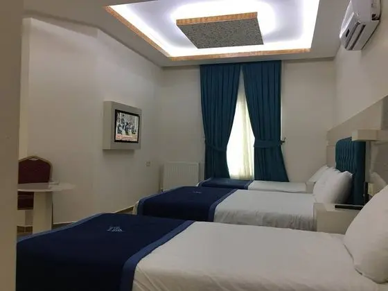 Triple, Şehir Manzaralı