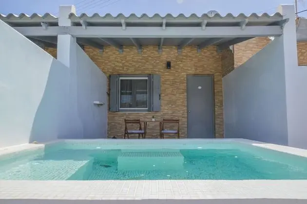 Deluxe Tek Büyük Yataklı Oda, Deniz Manzaralı, Denize Bakan (Mini Pool)