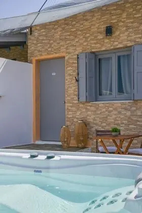 Tek Büyük Yataklı Oda, Deniz Manzaralı (Mini Pool)