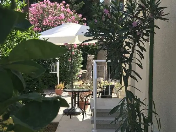 Luxury Stüdyo Süit, 1 Büyük (Queen) Boy Yatak, Bahçe Manzaralı (Carob Garden Studio)