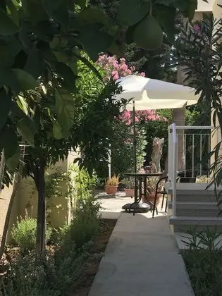 Luxury Stüdyo Süit, 1 Büyük (Queen) Boy Yatak, Bahçe Manzaralı (Carob Garden Studio)