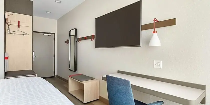 Standard Oda, 1 En Büyük (King) Boy Yatak, Engellilere Uygun (Hearing Accessible)