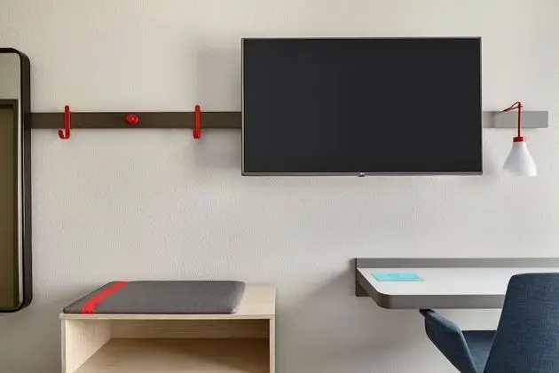 Standard Oda, 2 Büyük (Queen) Boy Yatak, Engellilere Uygun (Communication Accessible)