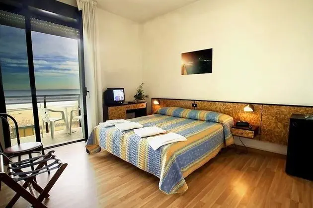 Tek Büyük veya İki Ayrı Yataklı Oda, Balkon