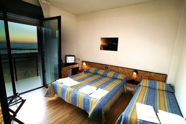 Tek Büyük veya İki Ayrı Yataklı Oda, Balkon