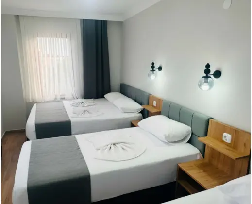 Üç Kişilik Oda, Şehir Manzaralı