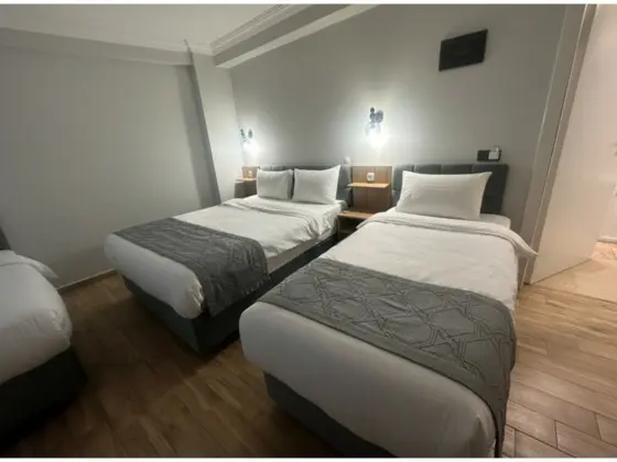 Üç Kişilik Oda, Şehir Manzaralı