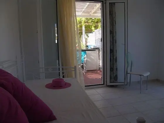 Tek Büyük Yataklı Oda, Deniz Manzaralı, Zemin Kat (2)