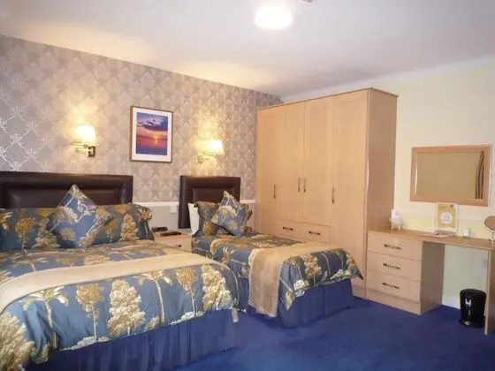 Tek Büyük veya İki Ayrı Yataklı Oda (Room Only)