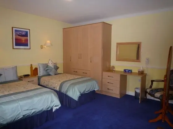 Tek Büyük veya İki Ayrı Yataklı Oda (Room Only)