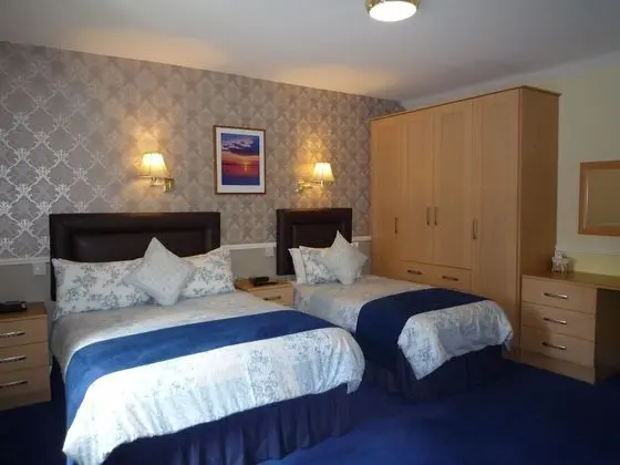 Tek Büyük veya İki Ayrı Yataklı Oda (Room Only)