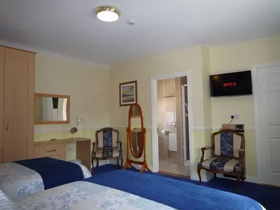 Tek Büyük veya İki Ayrı Yataklı Oda (Room Only)