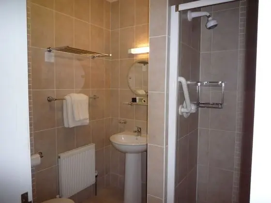 Tek Büyük veya İki Ayrı Yataklı Oda (Room Only)