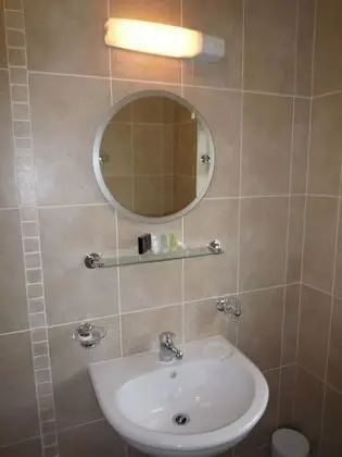 Tek Büyük veya İki Ayrı Yataklı Oda (Room Only)