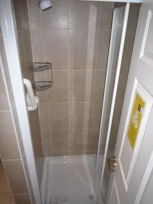 Tek Büyük veya İki Ayrı Yataklı Oda (Room Only)