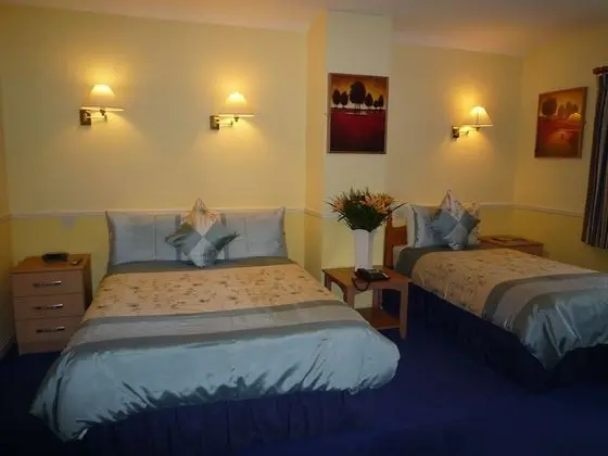 Üç Kişilik Oda (Double & Single Room Only)