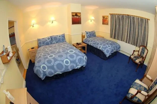 Üç Kişilik Oda (Double & Single Room Only)