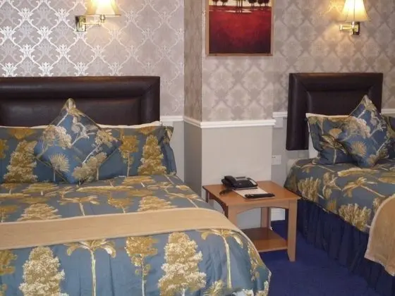 Üç Kişilik Oda (Double & Single Room Only)