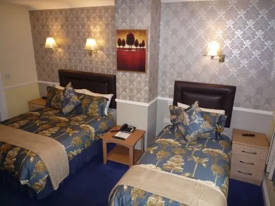 Üç Kişilik Oda (Double & Single Room Only)