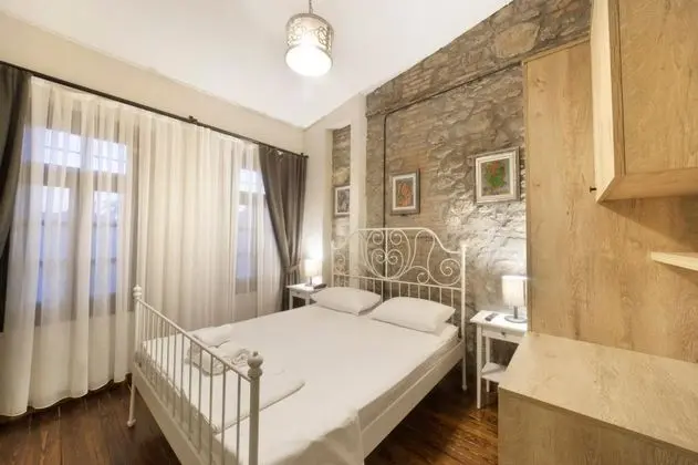 https://images.odamax.com/img/1024x768/odamax/image/upload/Avlulu_Konak_K_kk_y_202605112134032_cumbali_oda_avlulukonak_55.jpg