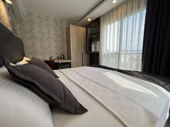 City Tek Büyük Yataklı Oda