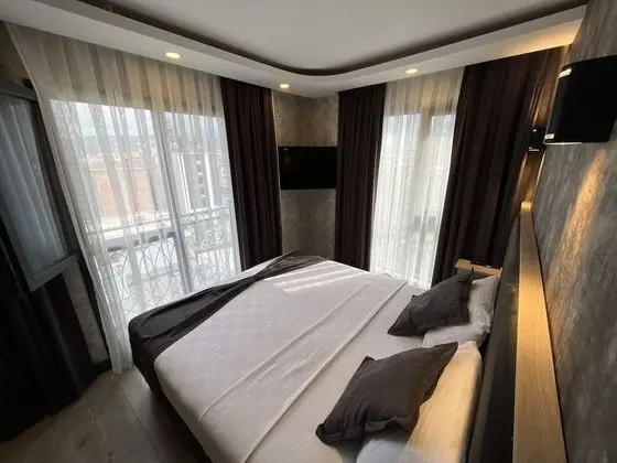 City Tek Büyük Yataklı Oda