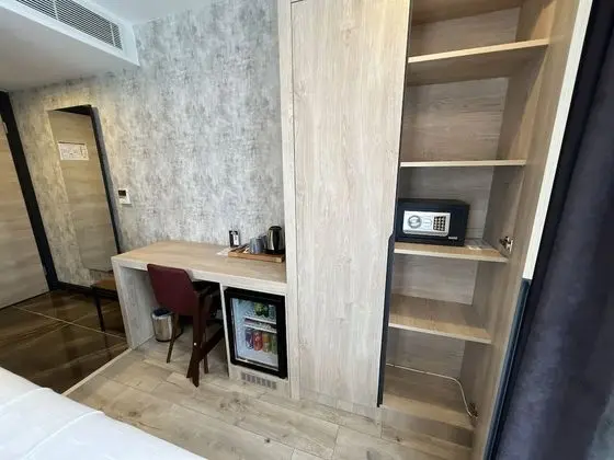 City Tek Büyük Yataklı Oda