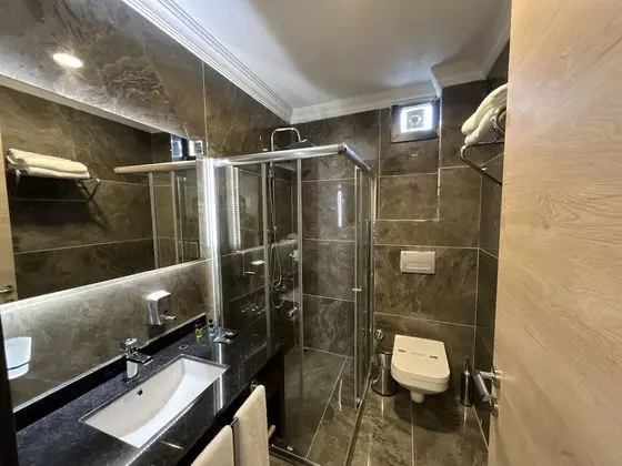 City Tek Büyük Yataklı Oda