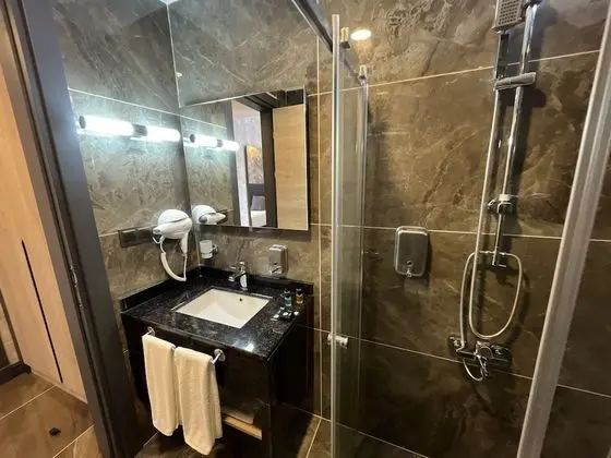 Comfort Tek Büyük veya İki Ayrı Yataklı Oda