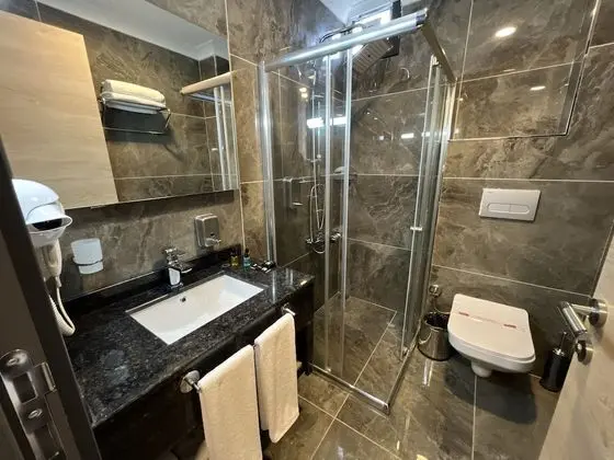 Comfort Tek Büyük veya İki Ayrı Yataklı Oda