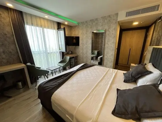 Deluxe Tek Büyük Yataklı Oda