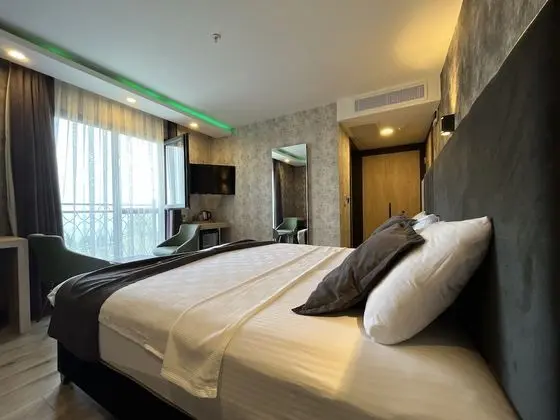 Deluxe Tek Büyük Yataklı Oda
