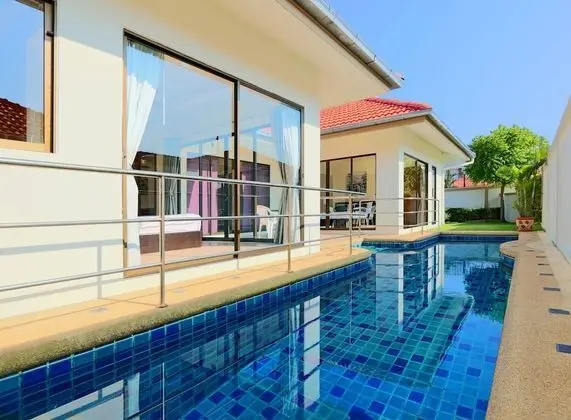 2 Bedrooms Villa with Private Pool and Jacuzzi
