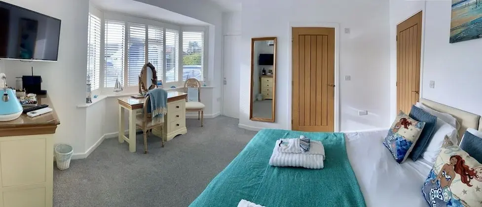 Tek Büyük veya İki Ayrı Yataklı Oda (Blue Room)