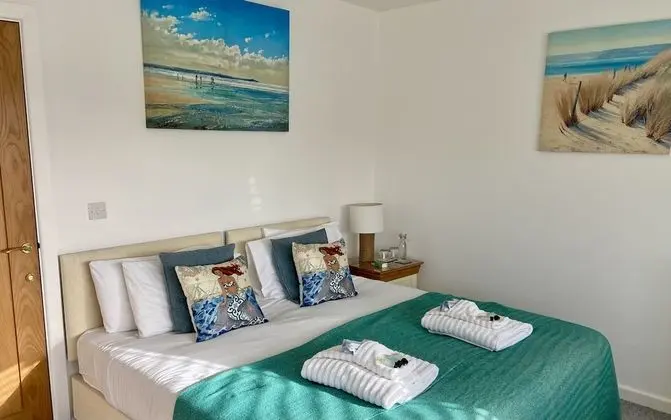 Tek Büyük veya İki Ayrı Yataklı Oda (Blue Room)