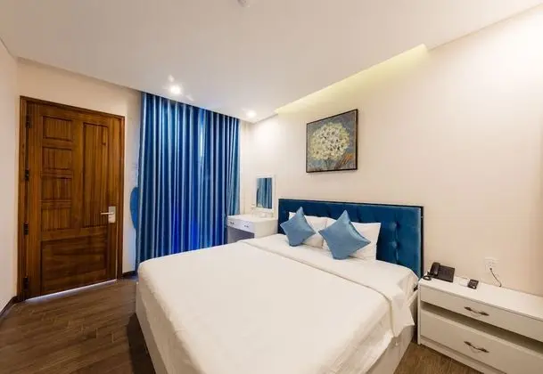 Deluxe Tek Büyük Yataklı Oda, Havuz Manzaralı