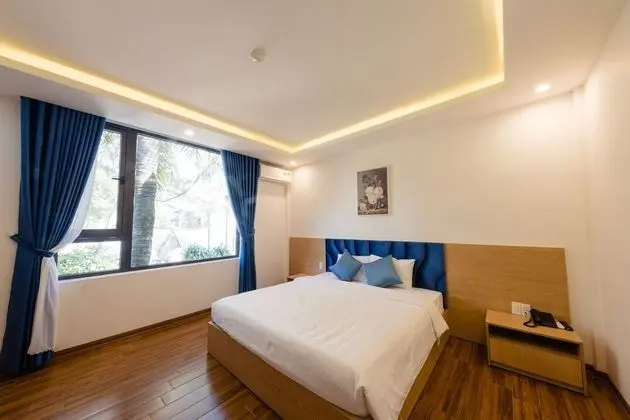 Deluxe Tek Büyük Yataklı Oda, Havuz Manzaralı