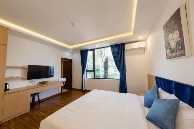Deluxe Tek Büyük Yataklı Oda, Havuz Manzaralı