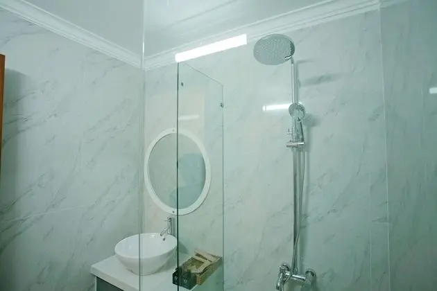Deluxe Tek Büyük Yataklı Oda, Havuz Manzaralı