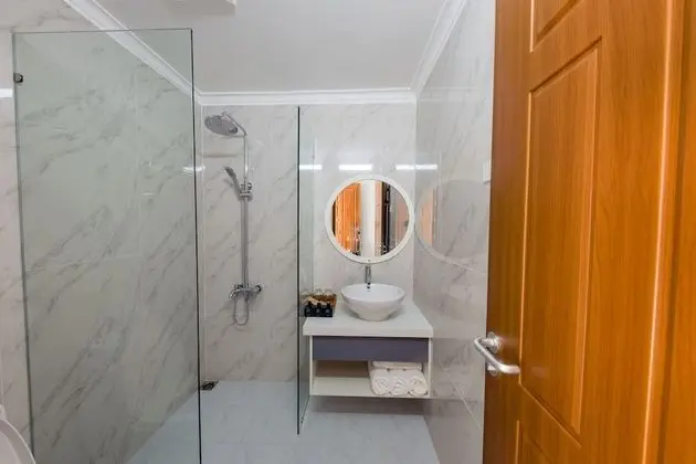 Deluxe Tek Büyük Yataklı Oda, Havuz Manzaralı