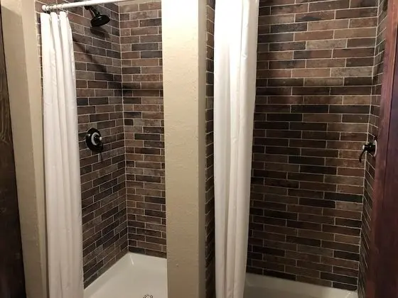 Ortak Ranzalı Oda, Ortak Banyo