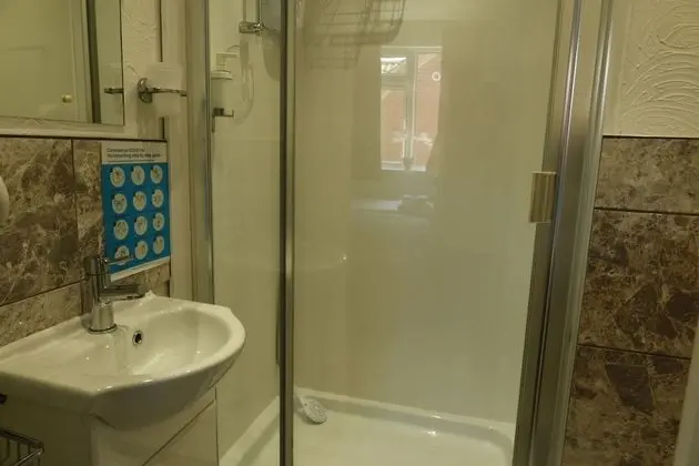 Tek Büyük veya İki Ayrı Yataklı Oda, Banyolu/Duşlu