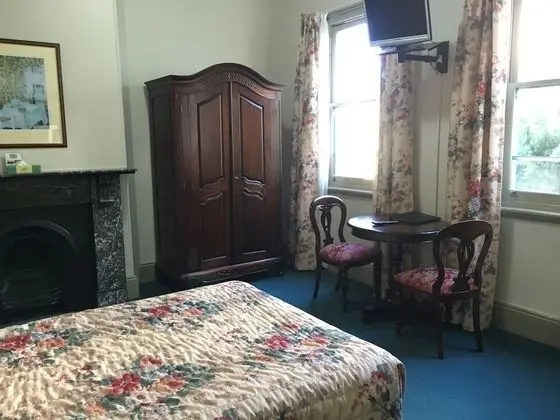 Tek Büyük Yataklı Oda, Bahçeli