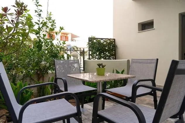 Tek Büyük veya İki Ayrı Yataklı Oda, Bahçe Manzaralı